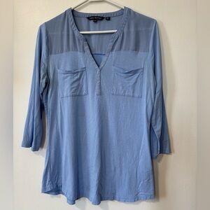🎉4/30$🎉 💙 NASS Woman Light Blue Split Neck Blouse – Medium 💙